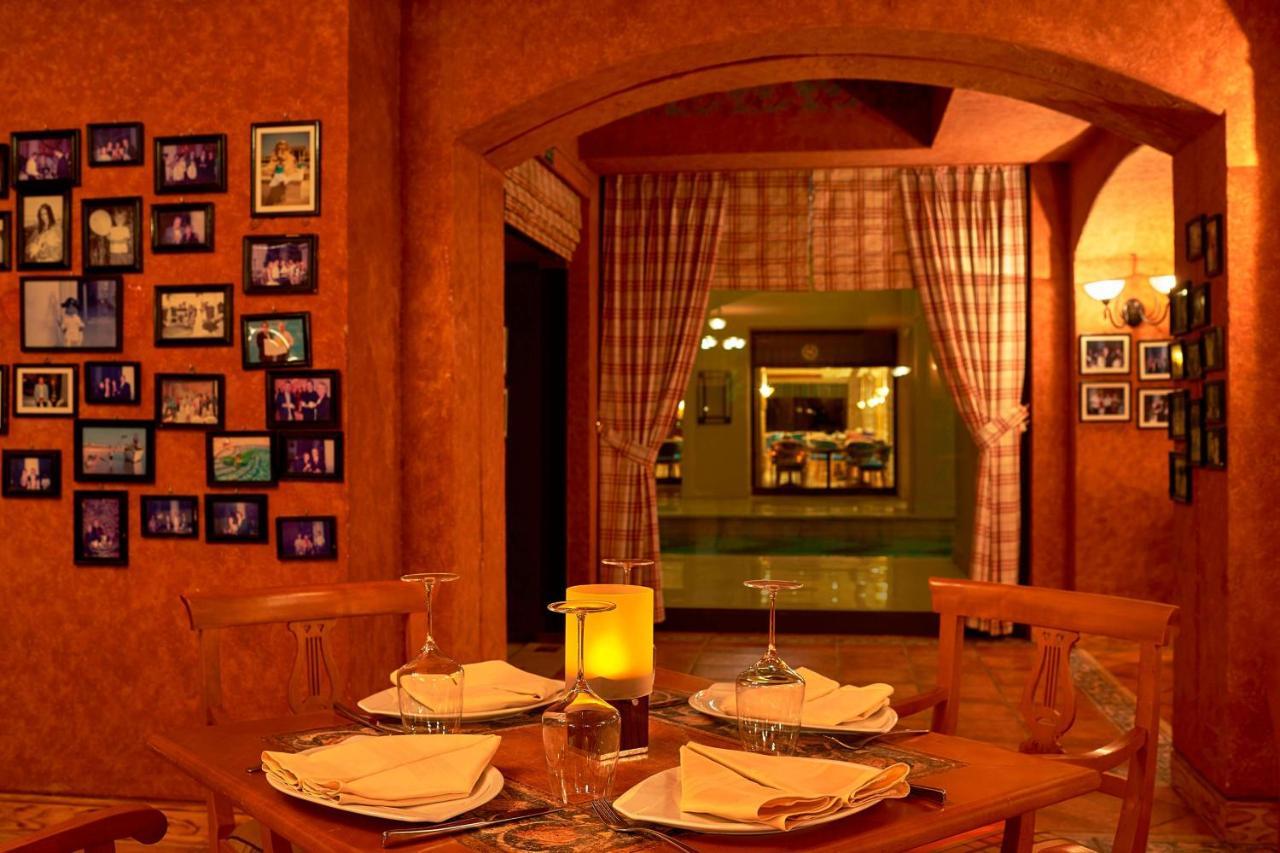 Sheraton Soma Bay Resort Hurghada Esterno foto The interior of the restaurant