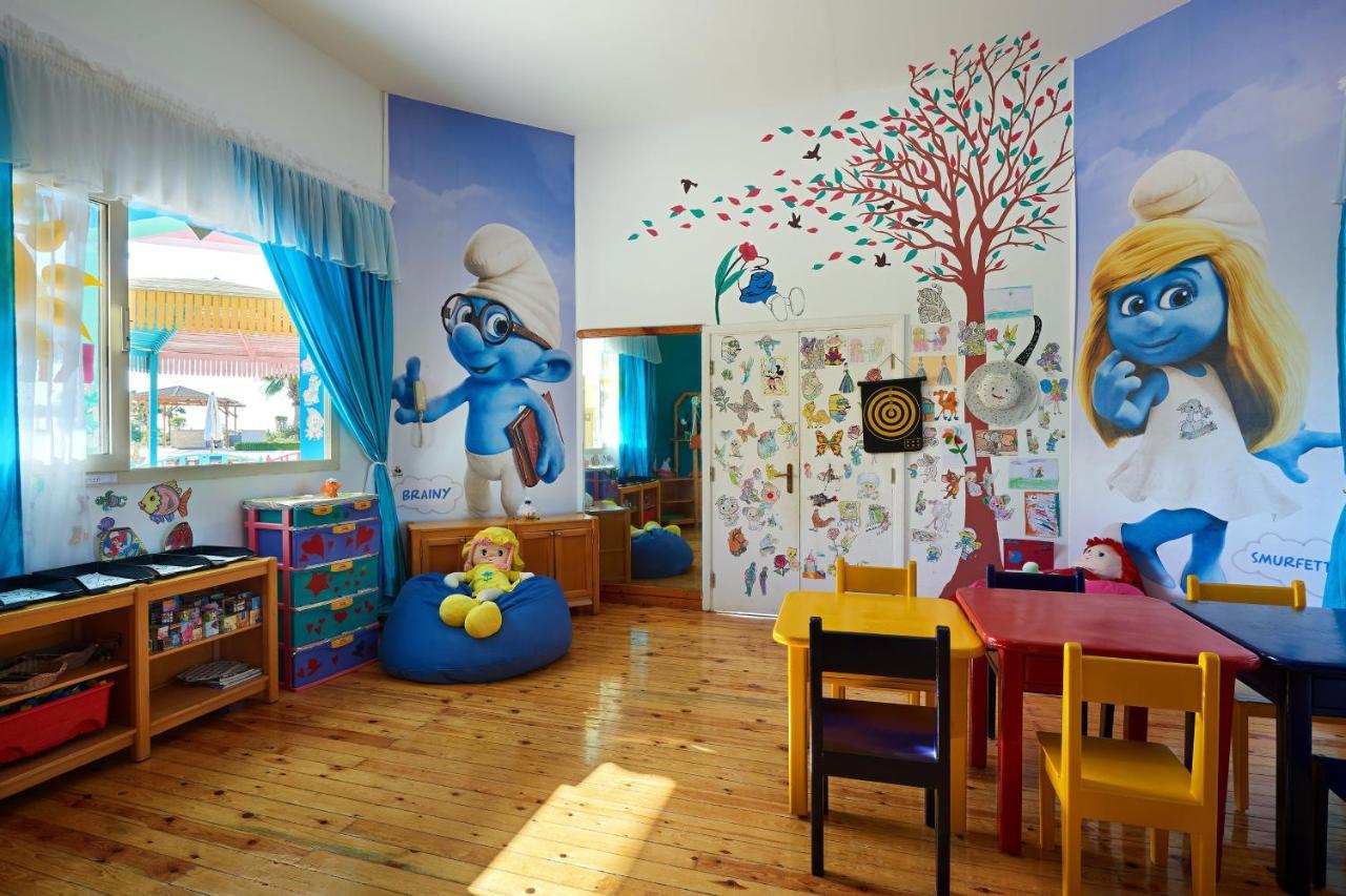 Sheraton Soma Bay Resort Hurghada Esterno foto The Smurfs themed nursery