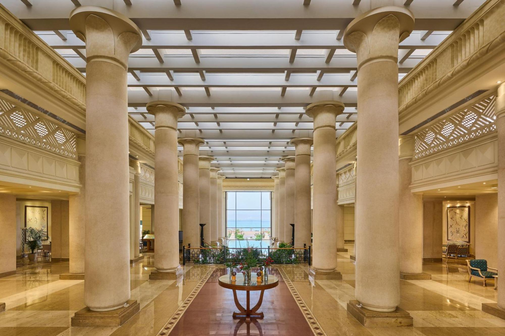 Sheraton Soma Bay Resort Hurghada Esterno foto The lobby of the Four Seasons Hotel