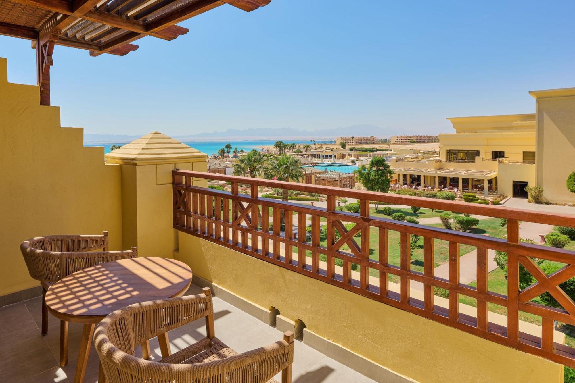 Sheraton Soma Bay Resort Hurghada Esterno foto View from a balcony