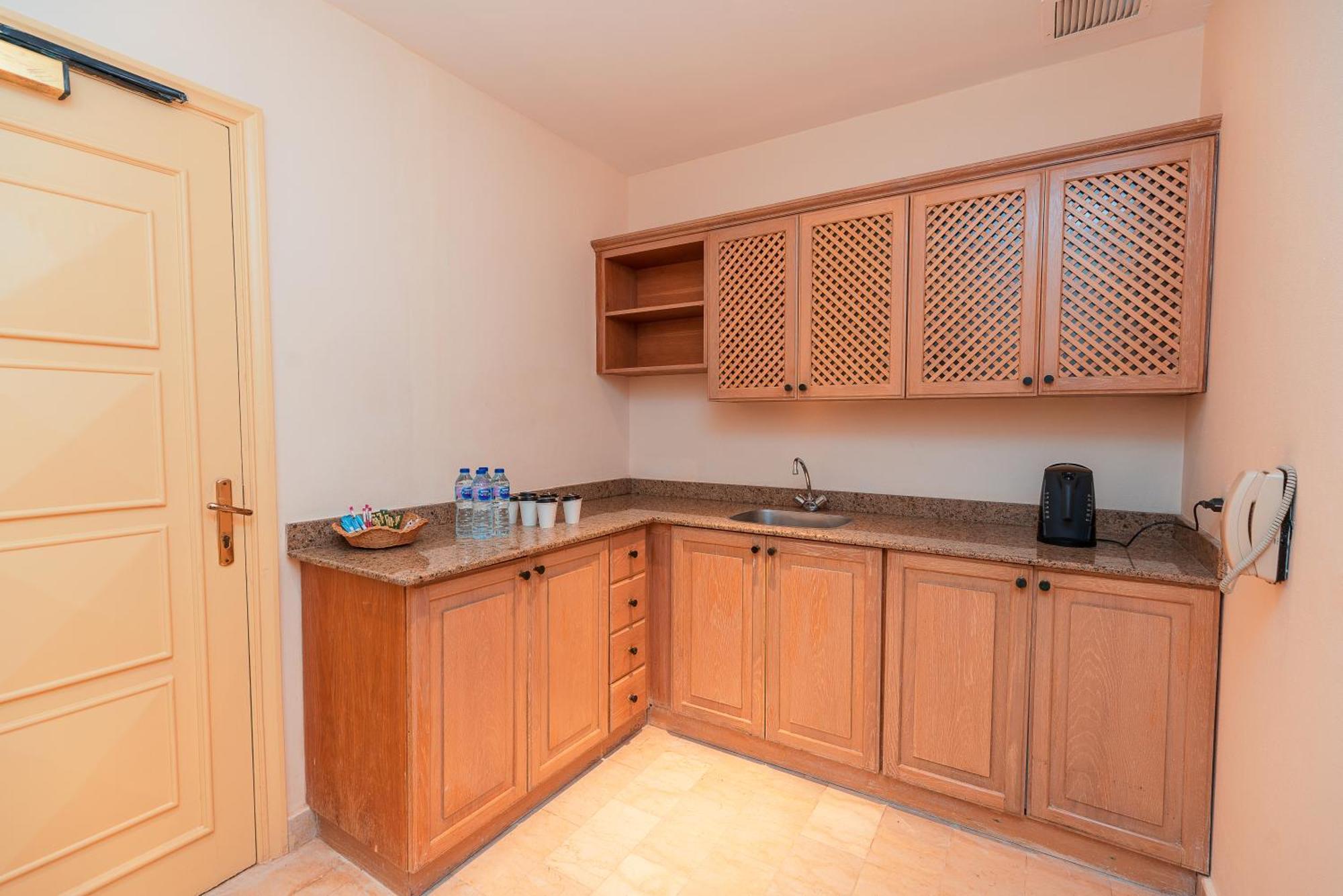 Sheraton Soma Bay Resort Hurghada Esterno foto A kitchen