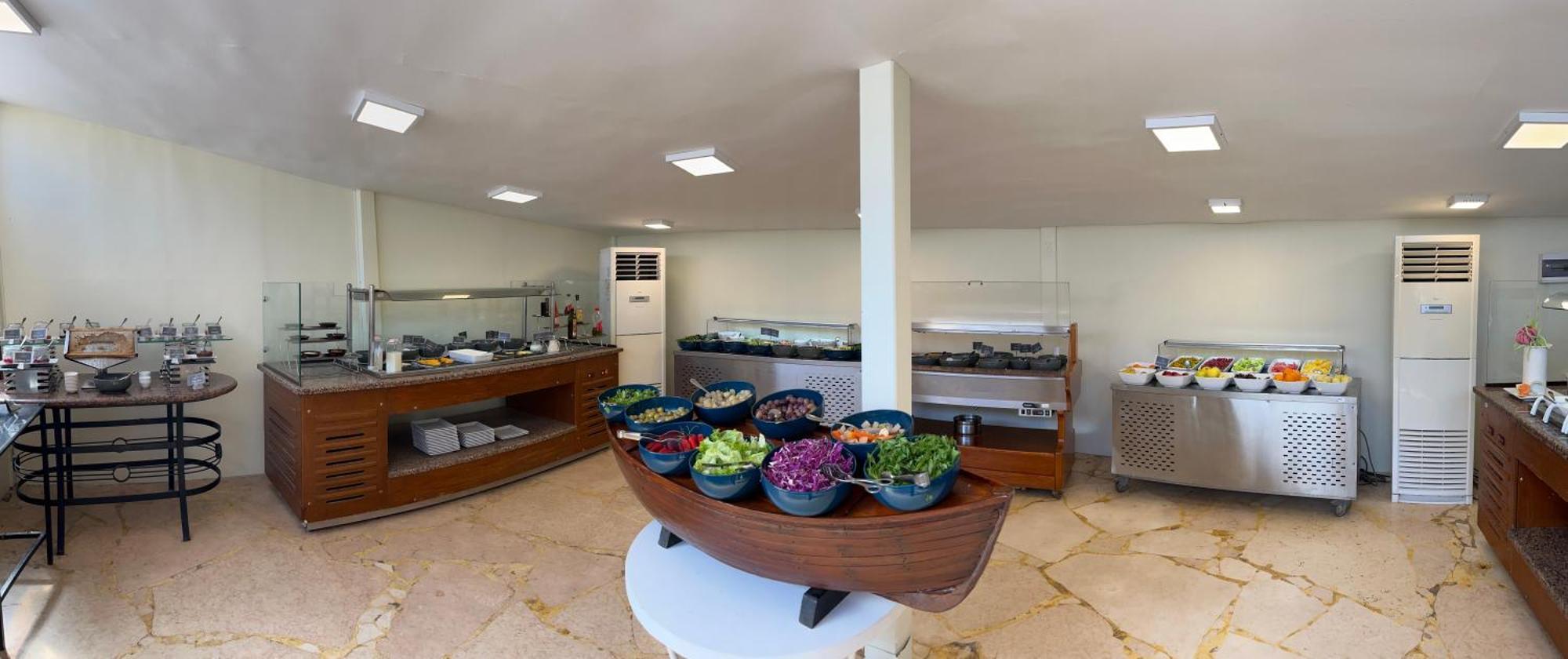 Sheraton Soma Bay Resort Hurghada Esterno foto A 360° panorama of the kitchen at the restaurant